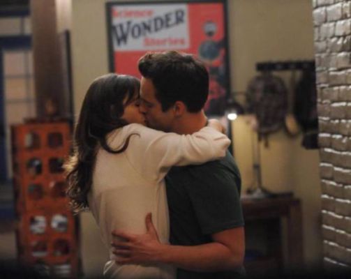 Jess e Nick se beijam em episódio inédito de New Girl