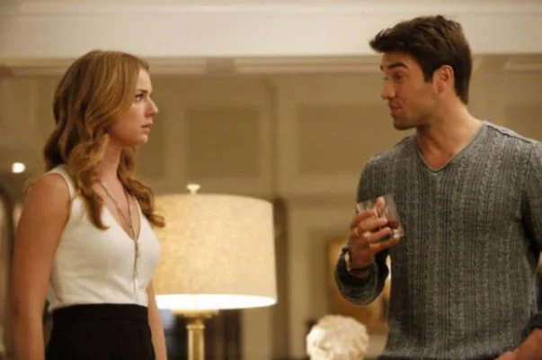 Revenge: será que Daniel trocará Emily por ex-namorada?