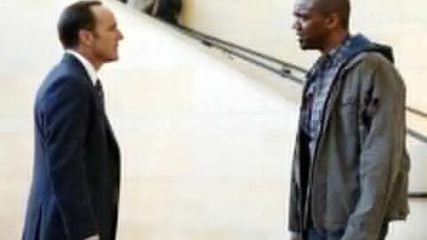 Agentes da S.H.I.E.L.D. investigam projeto Centopeia