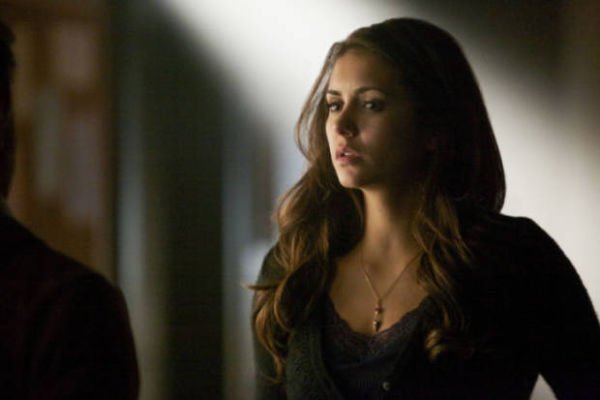The Vampire Diaries: Elena sofre com efeitos do vírus 1