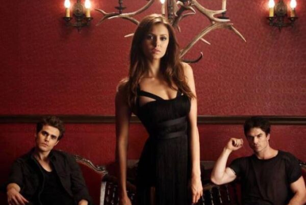 The Vampire Diaries traz trama confusa com protagonista irresistível