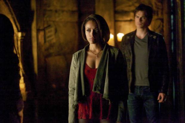 The Vampire Diaries: season finale tem guerra com os viajantes 1