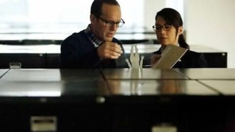 Em Agents of S.H.I.E.L.D., Coulson e May trabalham disfarçados 2