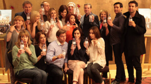 Elenco de Downton Abbey brinca com gafe da garrafa de água 1