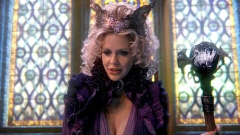 OUAT: Kristin Bauer van Straten reviverá papel de Malévola 2