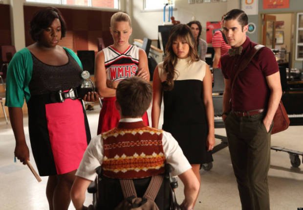 Em sua última temporada, Glee retorna às origens