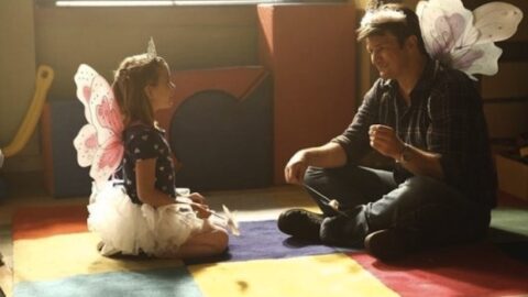 Castle trabalha disfarçado em escola primária 2