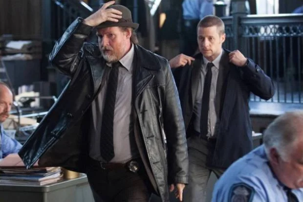 Gotham: Jim Gordon lida com guerra política