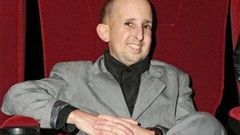 AHS: ator de Freak Show morre em acidente de carro