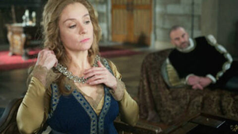 Reign: Catherine descobre a causa de suas alucinações