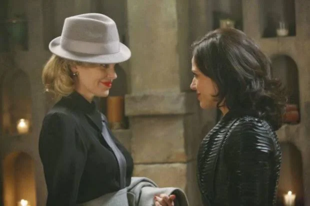 Once Upon a Time: Regina trabalha disfarçada