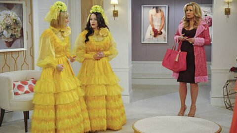2 Broke Girls: Sophie escolhe vestidos para Max e Caroline