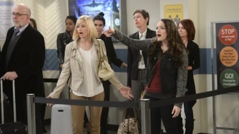 2 Broke Girls: protagonistas conhecem a mãe de Nash