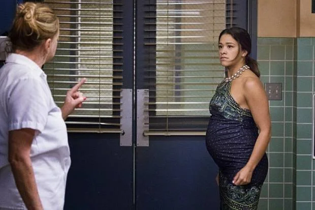 Jane the Virgin: protagonista entra em trabalho de parto