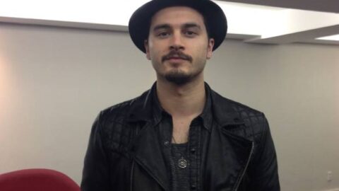 No Brasil, Michael Malarkey fala sobre futuro de Enzo 1