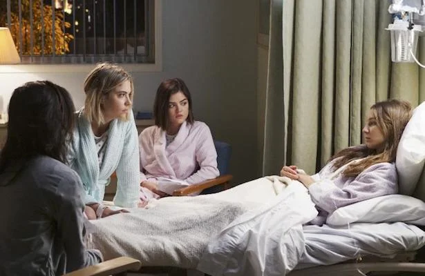 PLL: Alison procura por identidade de Charles DiLaurentis