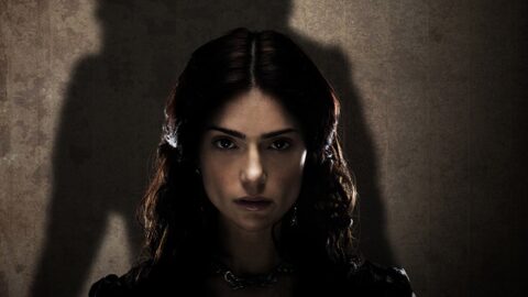 Mary é torturada em praça pública em novo episódio de Salem