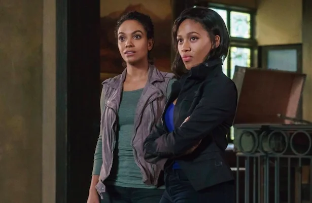 Sleepy Hollow: Abbie e Jenny tentam proteger crianças da cidade