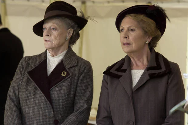 Downton Abbey: Lady Violet tenta salvar hospital