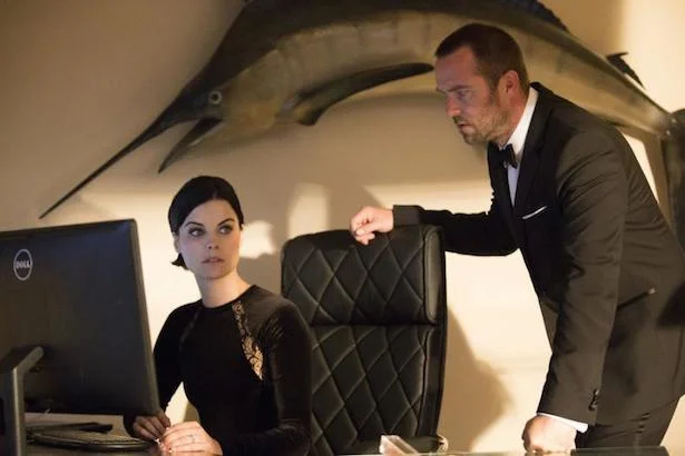 Blindspot: Jane e Weller trabalham infiltrados em missão perigosa