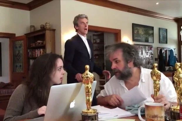 Doctor Who: Peter Jackson recebe visita de Peter Capaldi