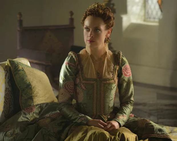 Reign: Elizabeth encara difícil decisão