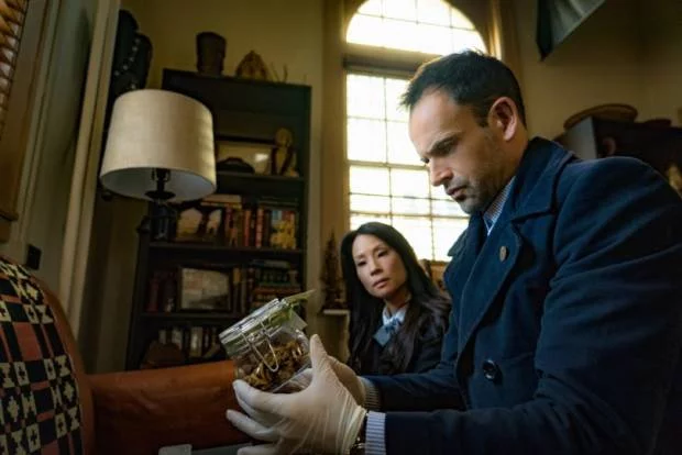 Elementary: Holmes é cotado para caso de narcóticos