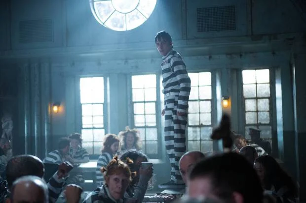 Gotham: Pinguim pede a ajuda de Gordon