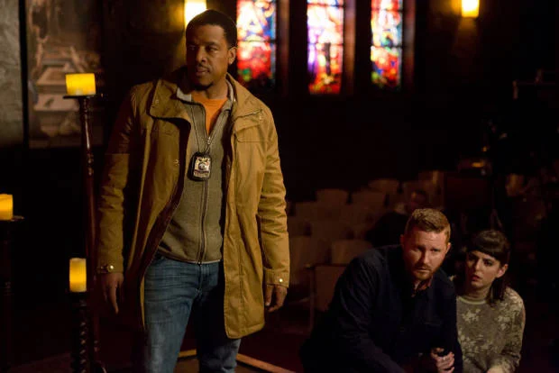 Grimm: protagonistas investigam culto