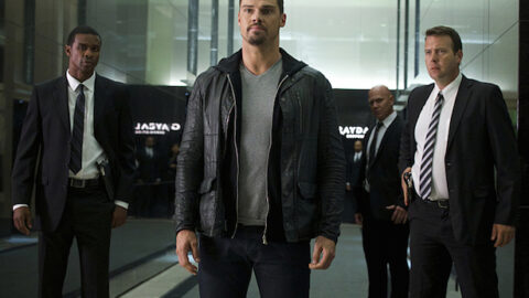 Beauty and the Beast BATB: Vincent infiltra-se em exército