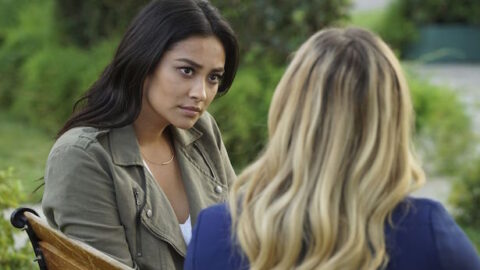 Pretty Little Liars 1 1 PLL: Emily disputa vaga de emprego