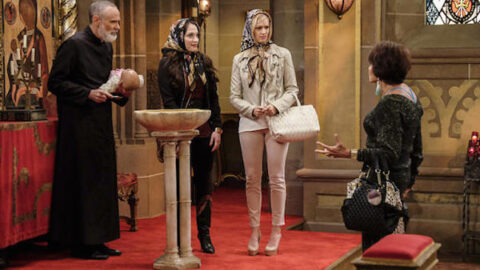 2 Broke Girls 2 Broke Girls: mãe de Oleg chega aos Estados Unidos