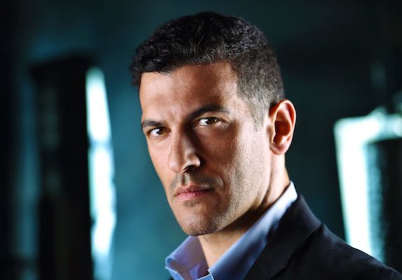 Suits: Simon Kassianides é escalado elenco do spin-off da série