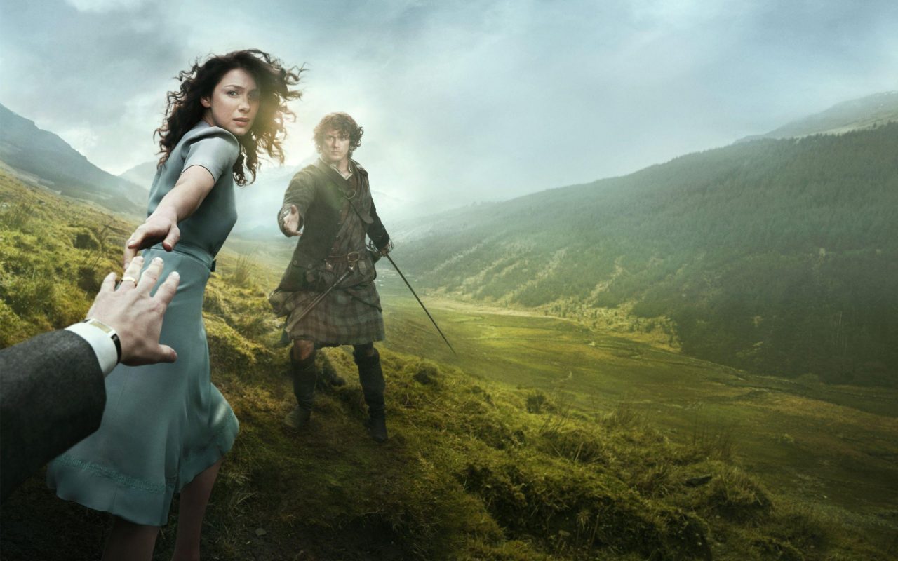 ‘Outlander’ divulga vídeo de erros de gravação durante a Comic-Con 2015