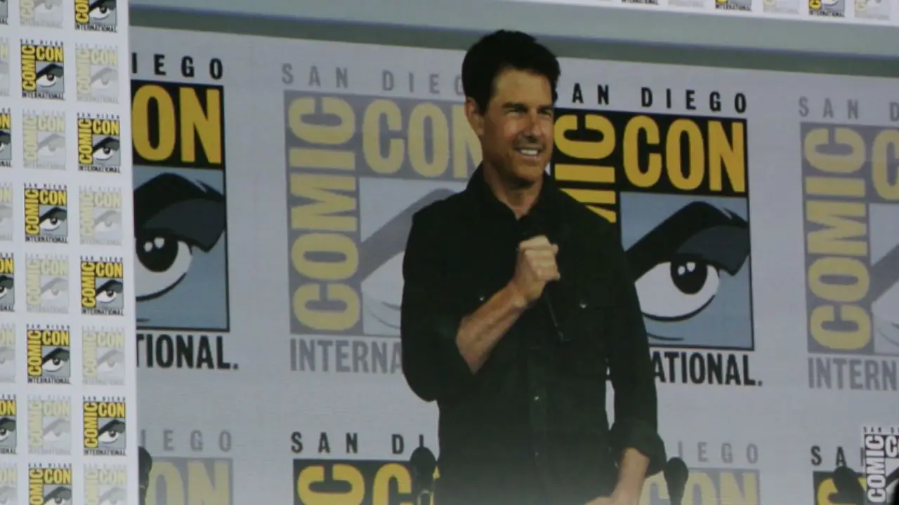 Tom Cruise faz aparição surpresa na San Diego Comic-Con e divulga trailer de ‘Top Gun: Maverick’