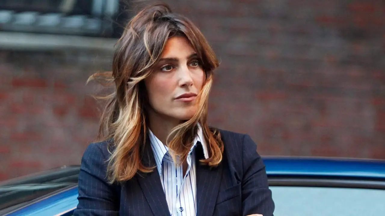 Inventing Anna: Jennifer Esposito é escalada para minissérie de Shonda Rhimes na Netflix