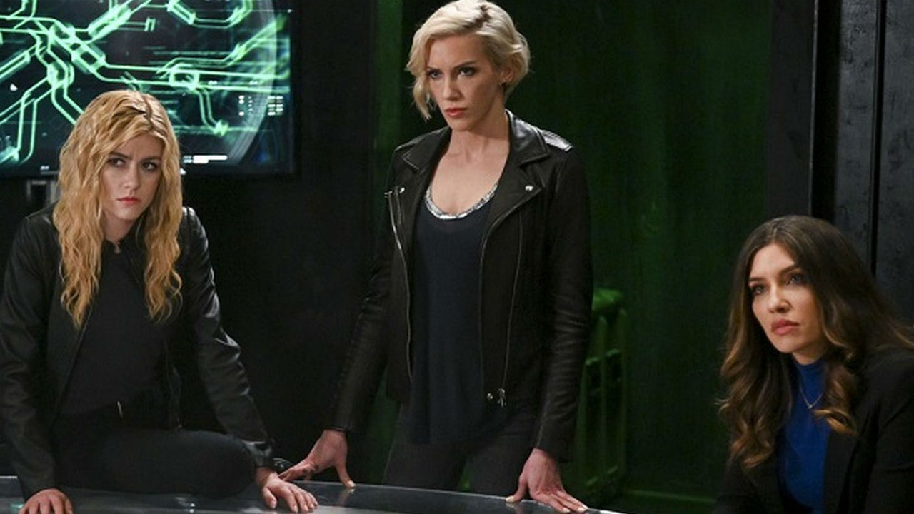 Arrow 5ª temporada: Katie Cassidy retorna como Black Siren