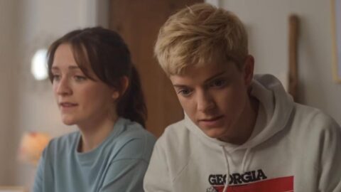 feel good Feel Good: Mae Martin estreia série inspirada em sua vida na Netflix