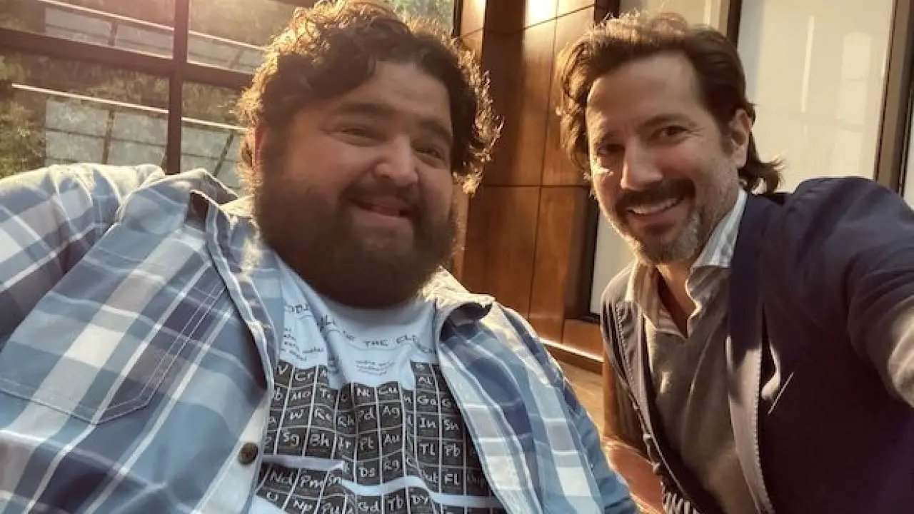 Série ‘MacGyver’ promove reencontro de Jorge Garcia e Henry Ian Cusick, de ‘Lost’