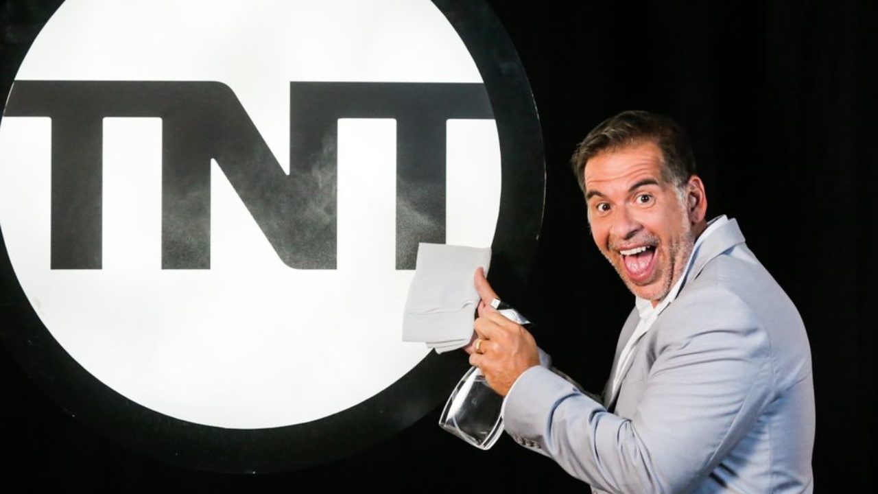 2000 e Vishhh: Leandro Hassum traz humor para quarentena em novo programa do TNT