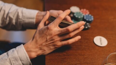 series com tematica de casinos Do blefe à vitória: as cenas de poker mais icônicas que definiram o cinema e as séries