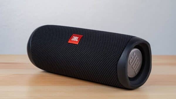 jbl caixa de som publi Caixa JBL Charge 4: conheça o super alto-falante